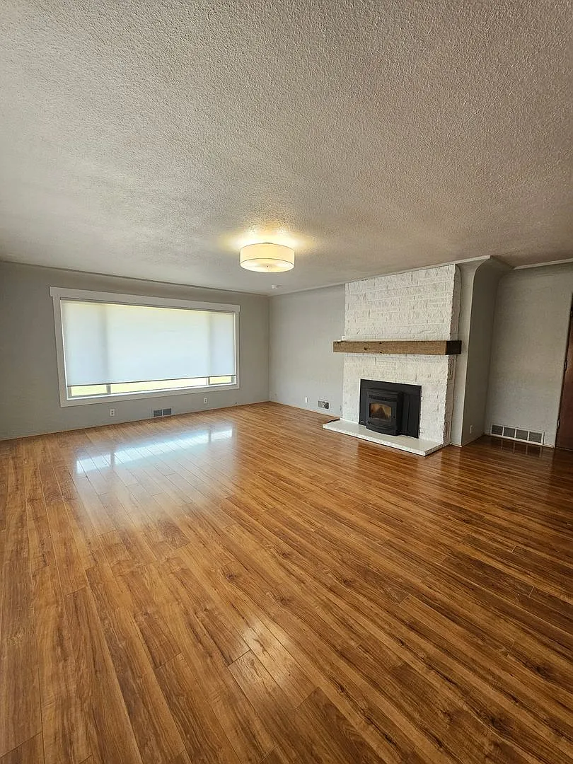 3-Bedroom Single-Family Home on Approx. 2 Acres Hobby Farm Opportunity — Photo 4