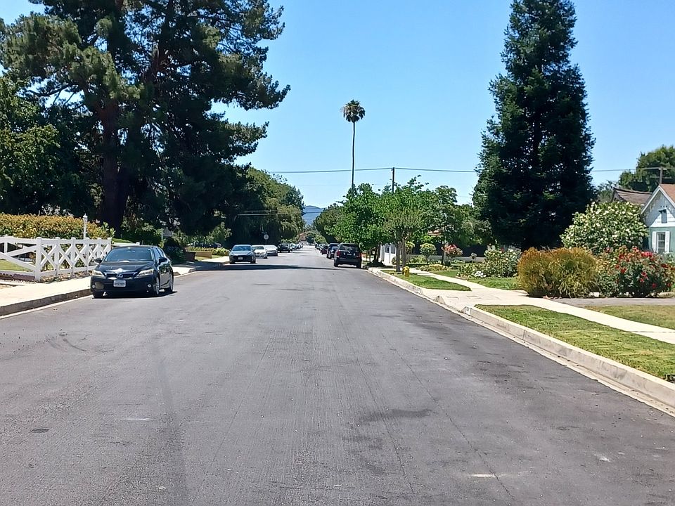 Beautiful upkept neighborhood.