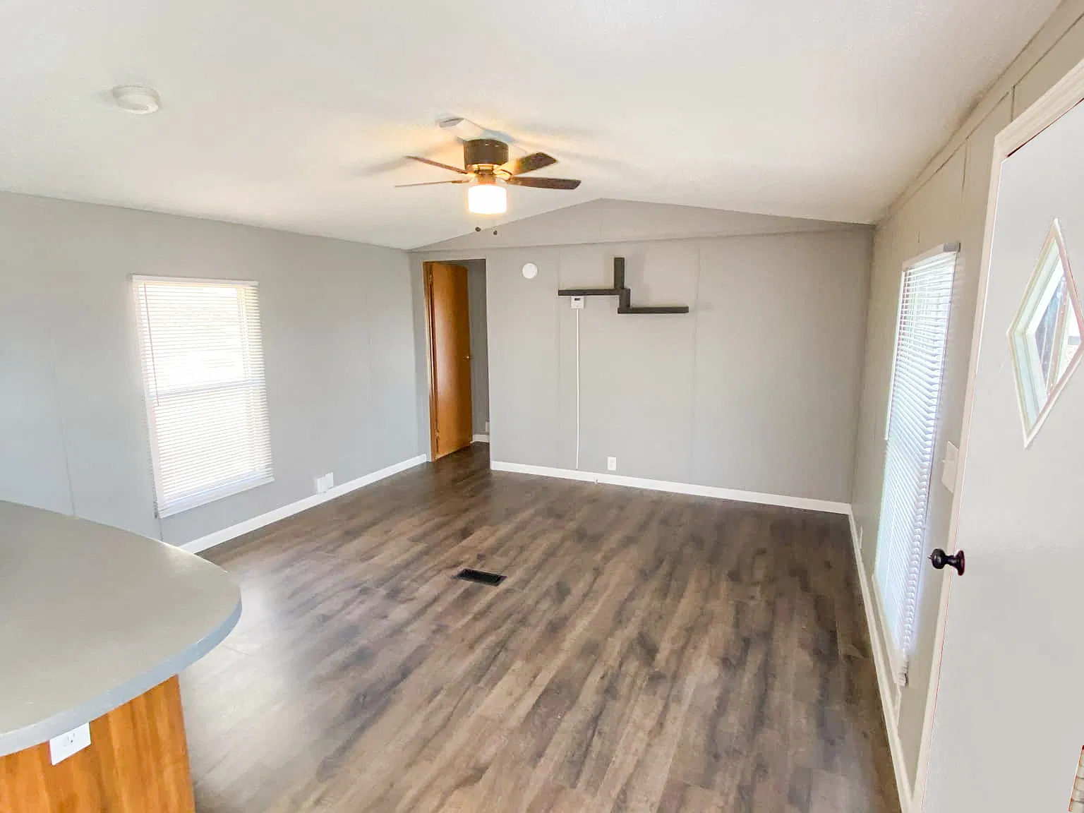 2 bed, 825 sqft, $1,350 — Photo 2