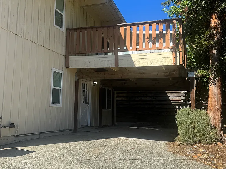 115 Christel Oaks Dr #B — Photo 2