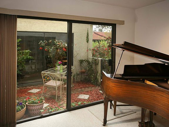 4th image of 76 Barmore Ct