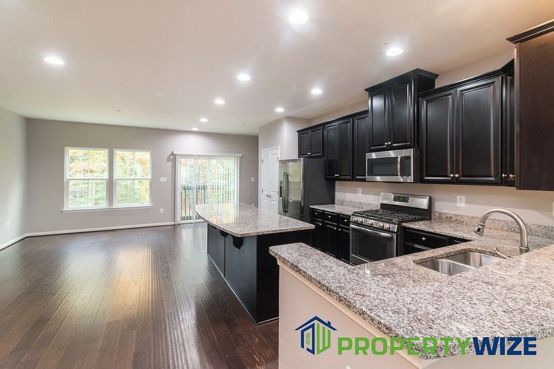 1st image of 516 Willow Bend Dr #1