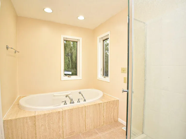 2501 Thomas Ct — Photo 14