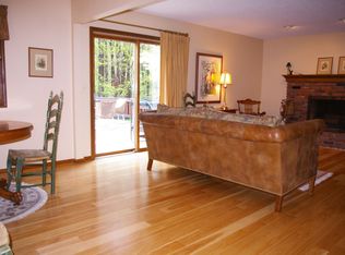 941 Bell Rd, Chagrin Falls, OH 44022