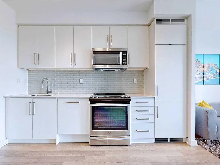 5180 Yonge St — Photo 25