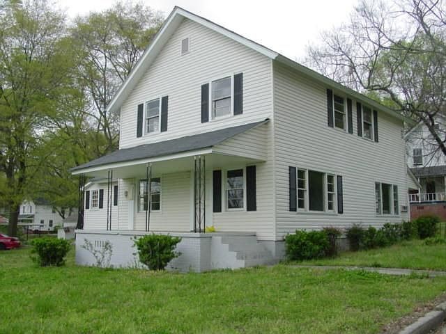 2nd image of 106 Avenue F SE
