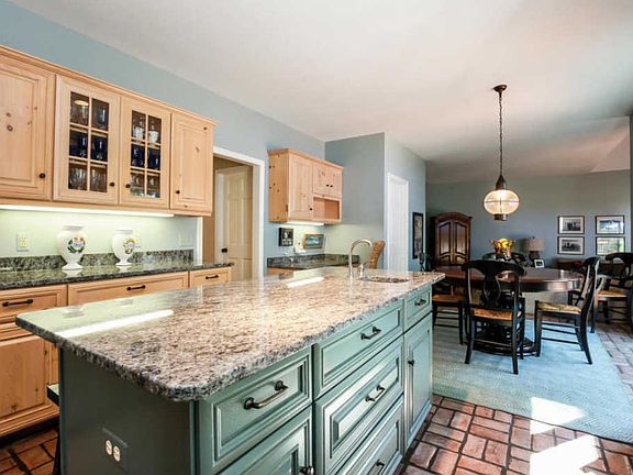 4th image of 110 Mercer Ct SE
