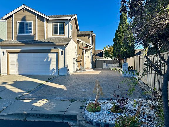Large side yard with pavers