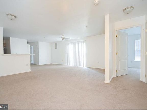 5th image of 114 Lionheart Ln #114