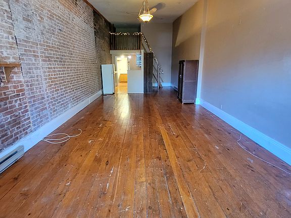4th image of 384 1/2 George St N #D