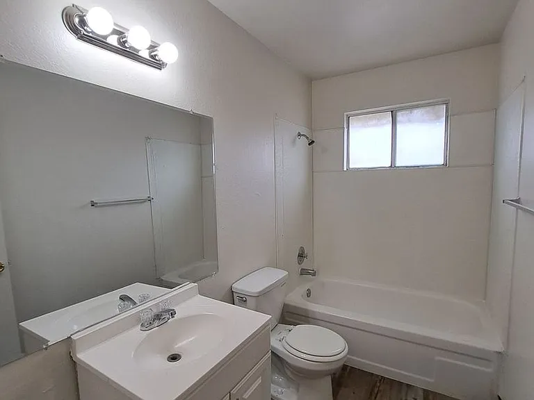 4730 E. Lamona Ave. — Photo 12