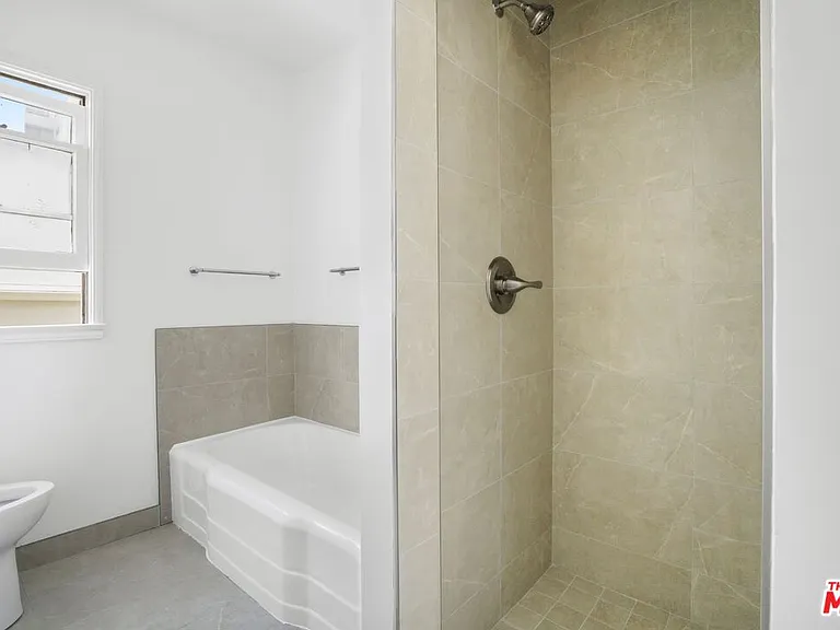 8563 Holloway Dr #3 — Photo 6
