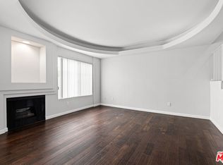 10627 Moorpark St APT 8, Toluca Lake, CA 91602