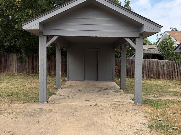 4th image of 2025 Lyle Ave
