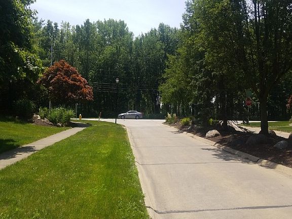 4th image of 499 Moorewood Ave