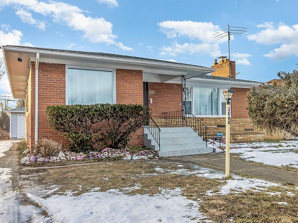 2nd image of 2068 Harrison St
