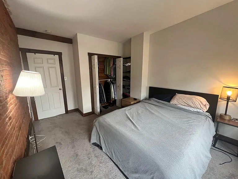 222 W Walnut St — Photo 3