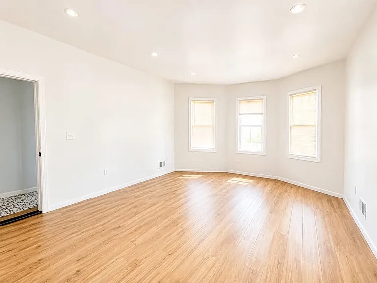 92 Plauderville Ave #2 — Photo 4