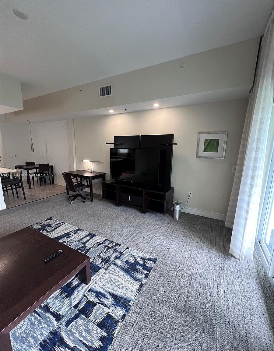 5300 NW 87th Ave #916