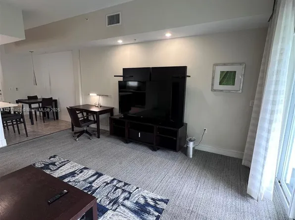 5300 NW 87th Ave #916, Miami, FL 33178