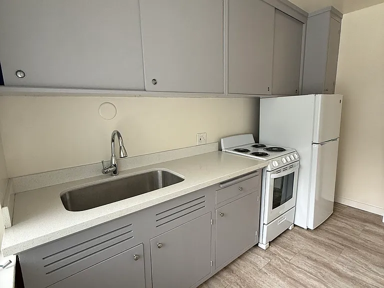 2110 Kittredge St #205 — Photo 7