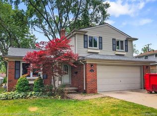 755 W Elmwood Ave, Clawson, MI 48017