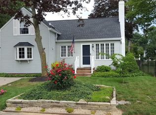 347 Canterbury Rd, Bay Village, OH 44140