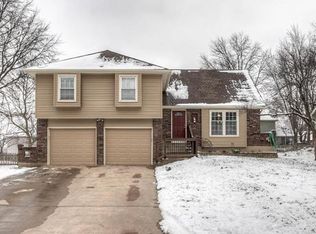 808 E Layton Dr, Olathe, KS 66061