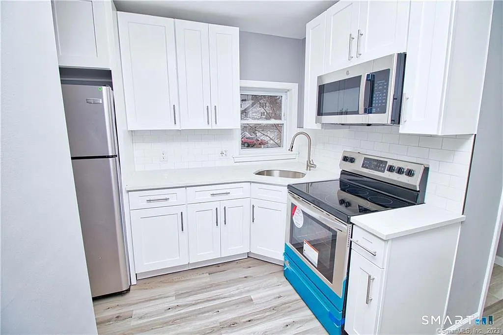 3 bed, 2.0 bath, 1750 sqft, $2,275 — Photo 3