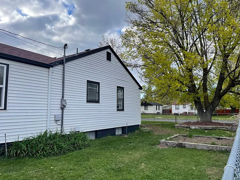 3703 W Rockwell Ave — Photo 42