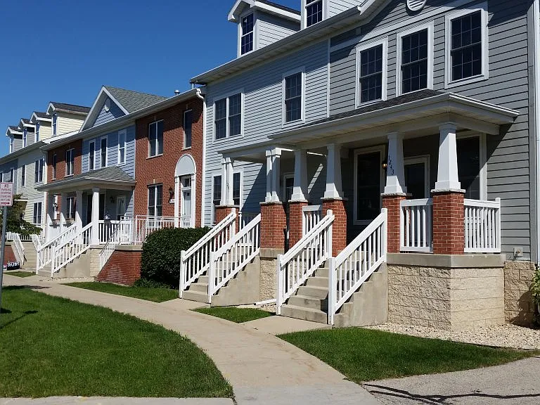 1203-1243 Prospect Cmns — Photo 10