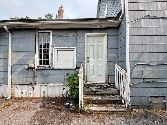5th image of 210 Timon St