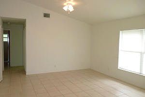 4th image of 4912 Dillion St