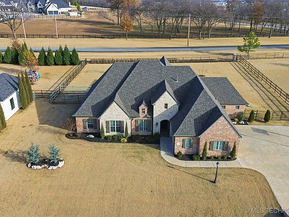 5th image of 6251 N Creekwood Dr