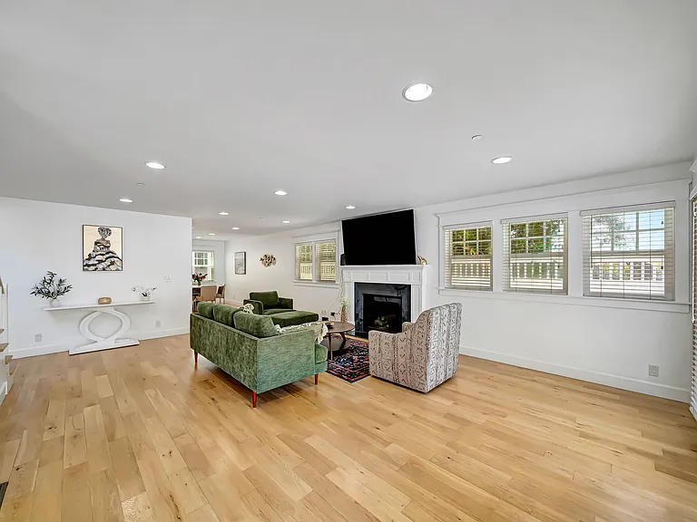 20 Anchorage St — Photo 12
