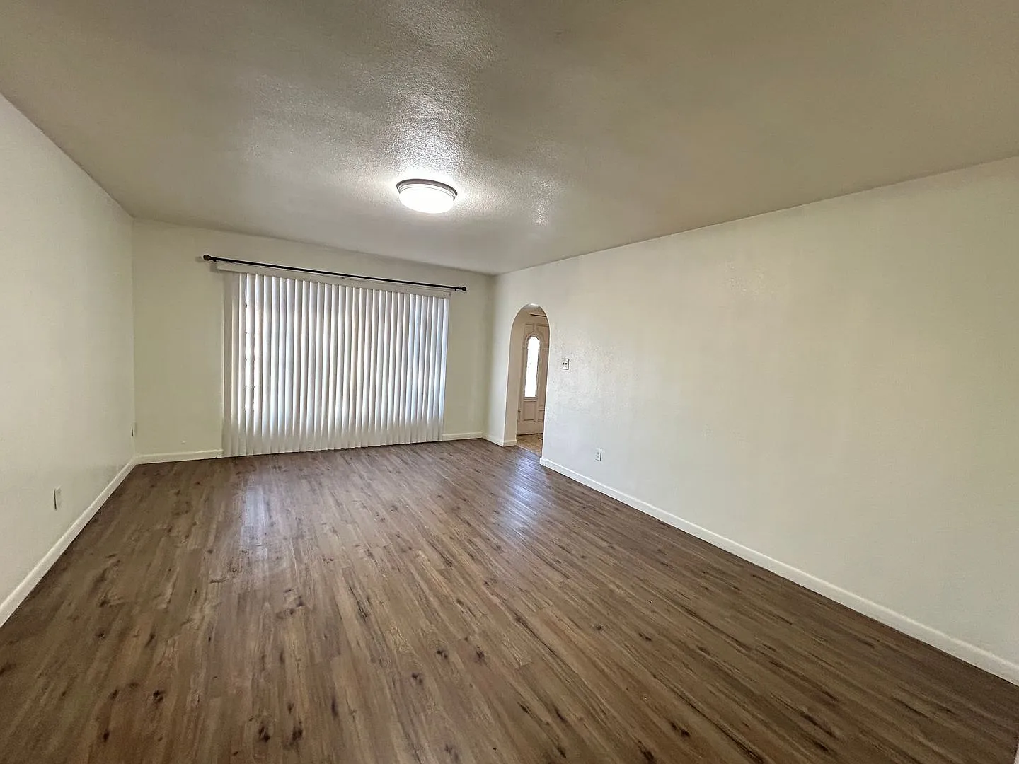 No Hoa! Single Story House with 4 Bedrooms 2 Bathrooms! — Photo 3