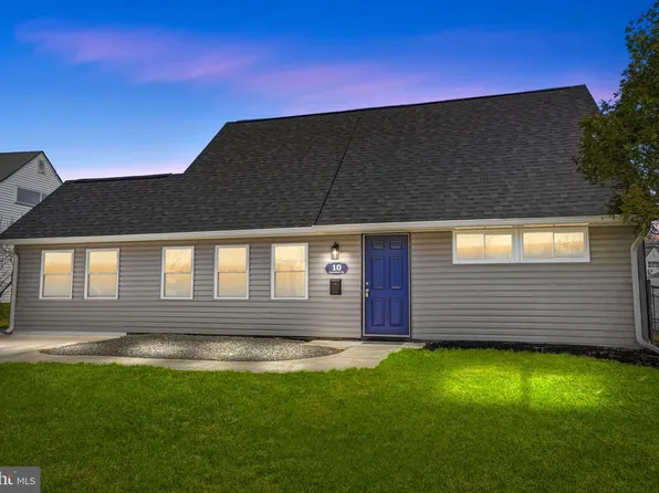 10 Macintosh Rd, Levittown, PA 19056