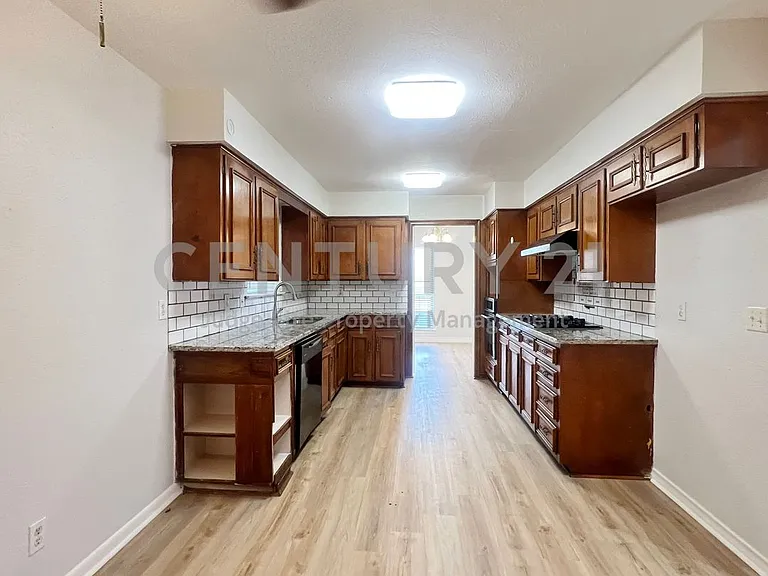 3910 Bucknell Dr — Photo 5