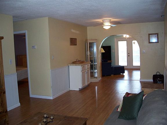 5th image of 135 Tucker St