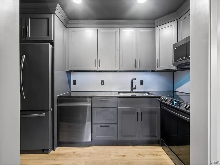 4 White Gate Rd #K — Photo 6