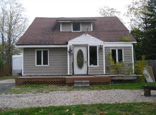1355 N Clinton Ave, Bay Shore, NY 11706