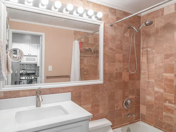 425 East 78th Street image 7 of 9