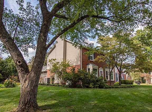 2nd image of 400 Maplewood Dr