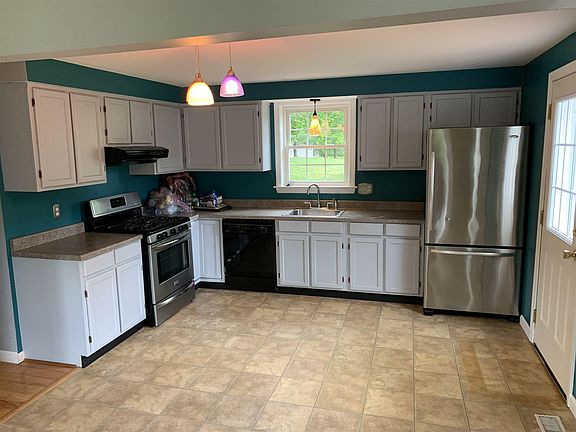 3rd image of 14 Saint Andrews Cir