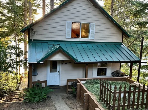 466 N Tenmile Lake Ter, Lakeside, OR 97449