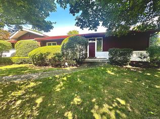 100 Woodford Rd, Scarsdale, NY 10583