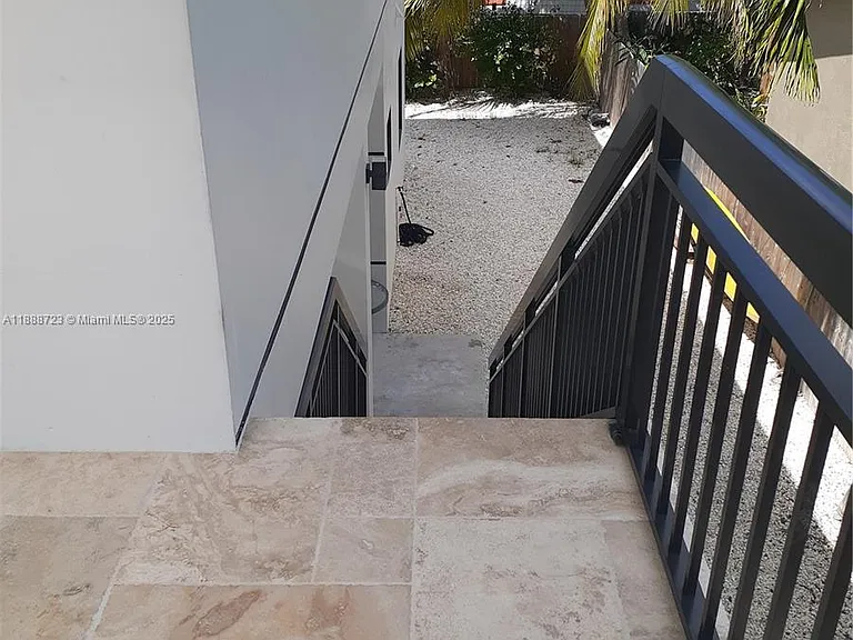 23 Jenny Ln — Photo 36