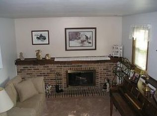 719 Cypress Ln, Carol Stream, IL 60188