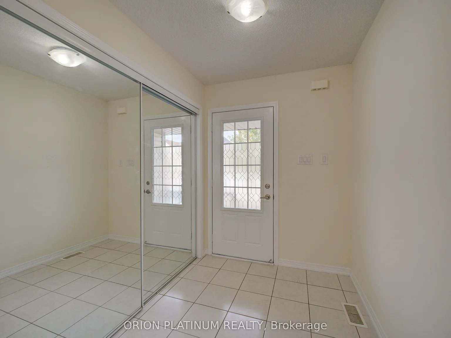 3 bed, $2,400 — Photo 3