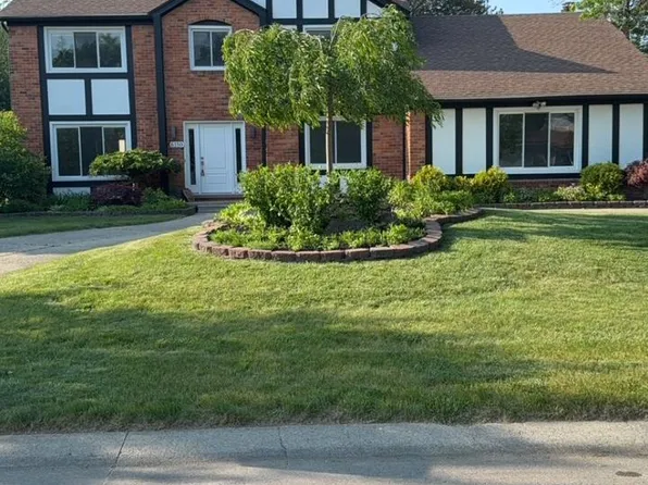 6150 Anne Dr, West Bloomfield, MI 48322